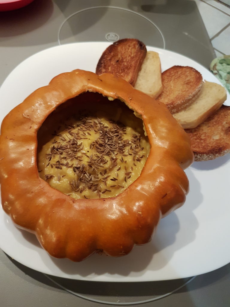 Aligot de Patisson dans sa courge avec croutons